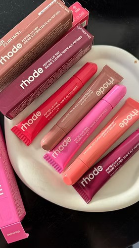 28bc1a_171b26d669654dc9b3f48d159c456dfamv2-ezgif.com-avif-to-jpg-converter Rhode – Peptide Lip Tint